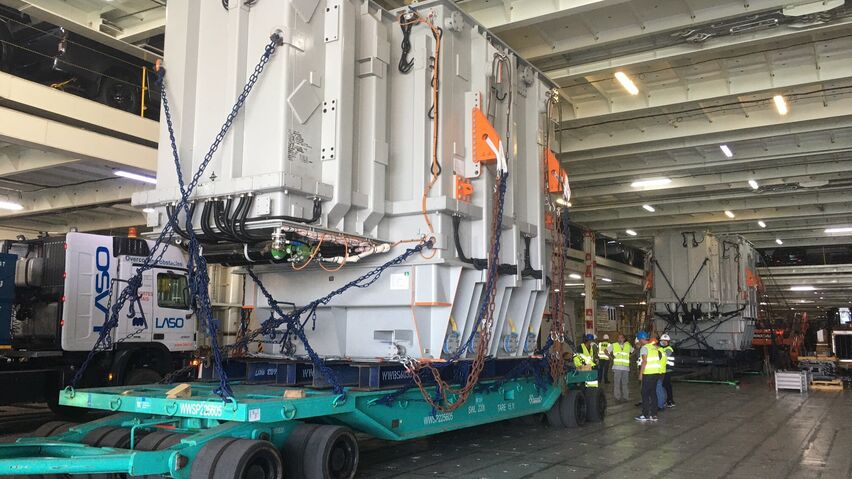 Lashing transformer onto the vessel
