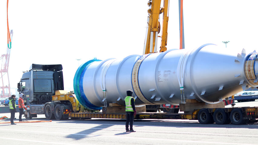 Reactor stuffed on to the equipment Reactor stuffed on to the equipment