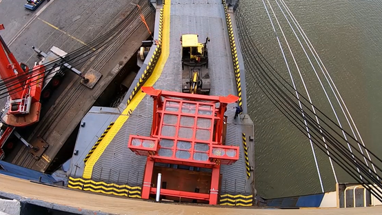 EUKOR cargo wider than ramp 1